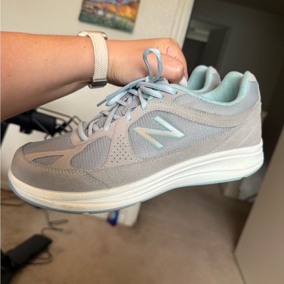 New Balance Women's Light Gray and Blue Walking Shoes 10xwide - Picture 1 of 7